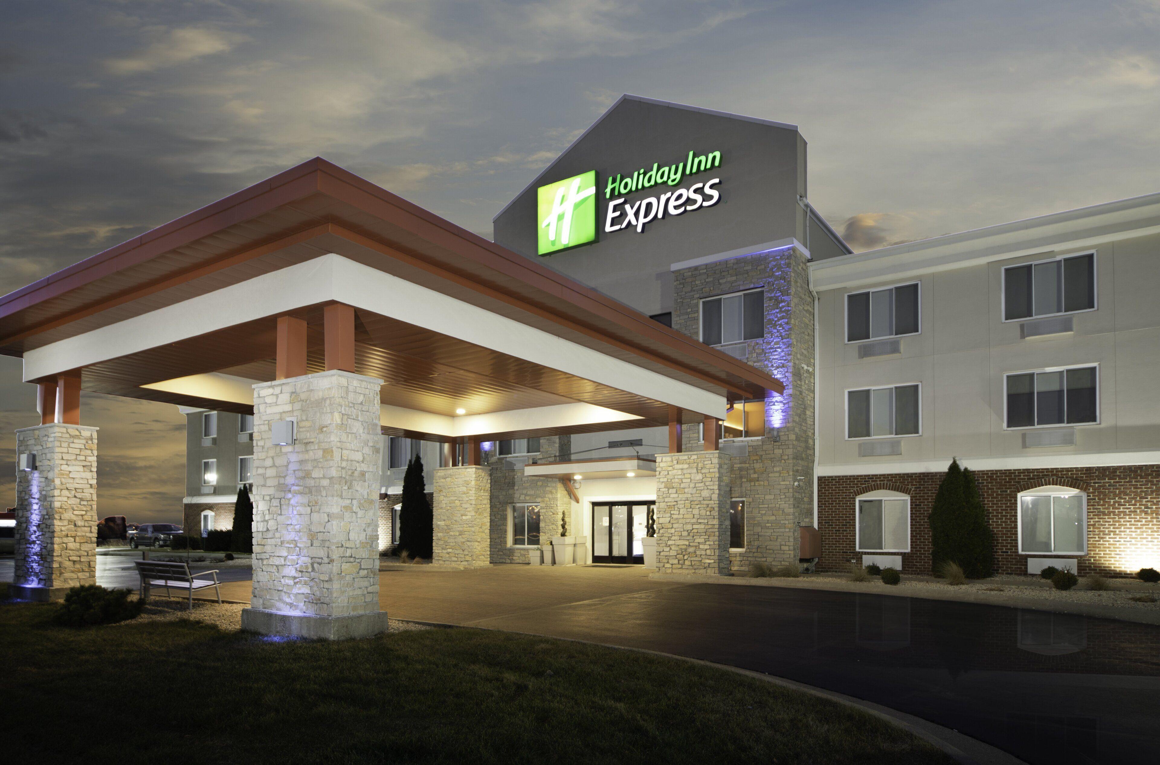 Staying With Kids: 9 Family Hotels in Chicago Metro Compared