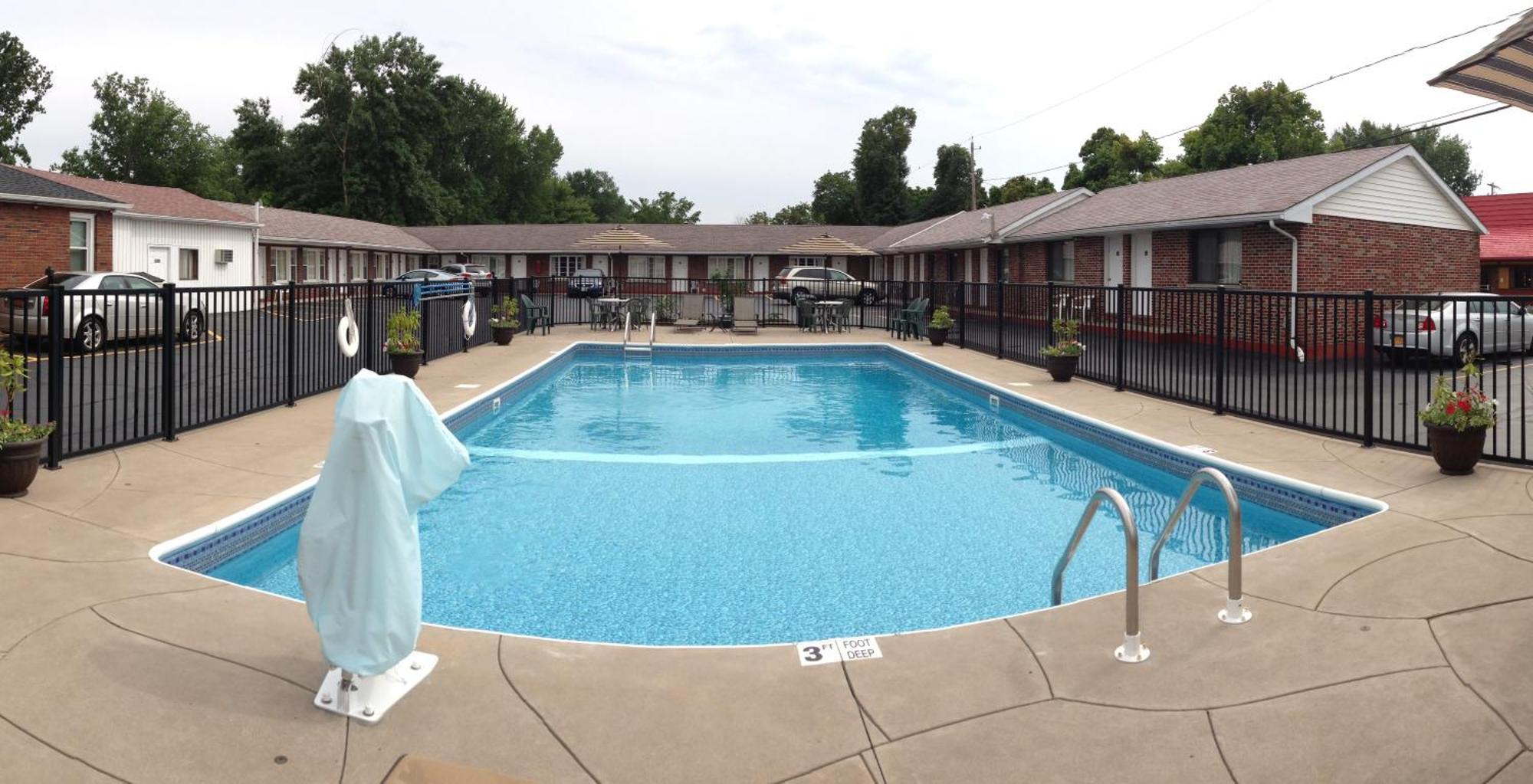 Staying Near Niagara Helicopters: 6 Airport Hotels Compared