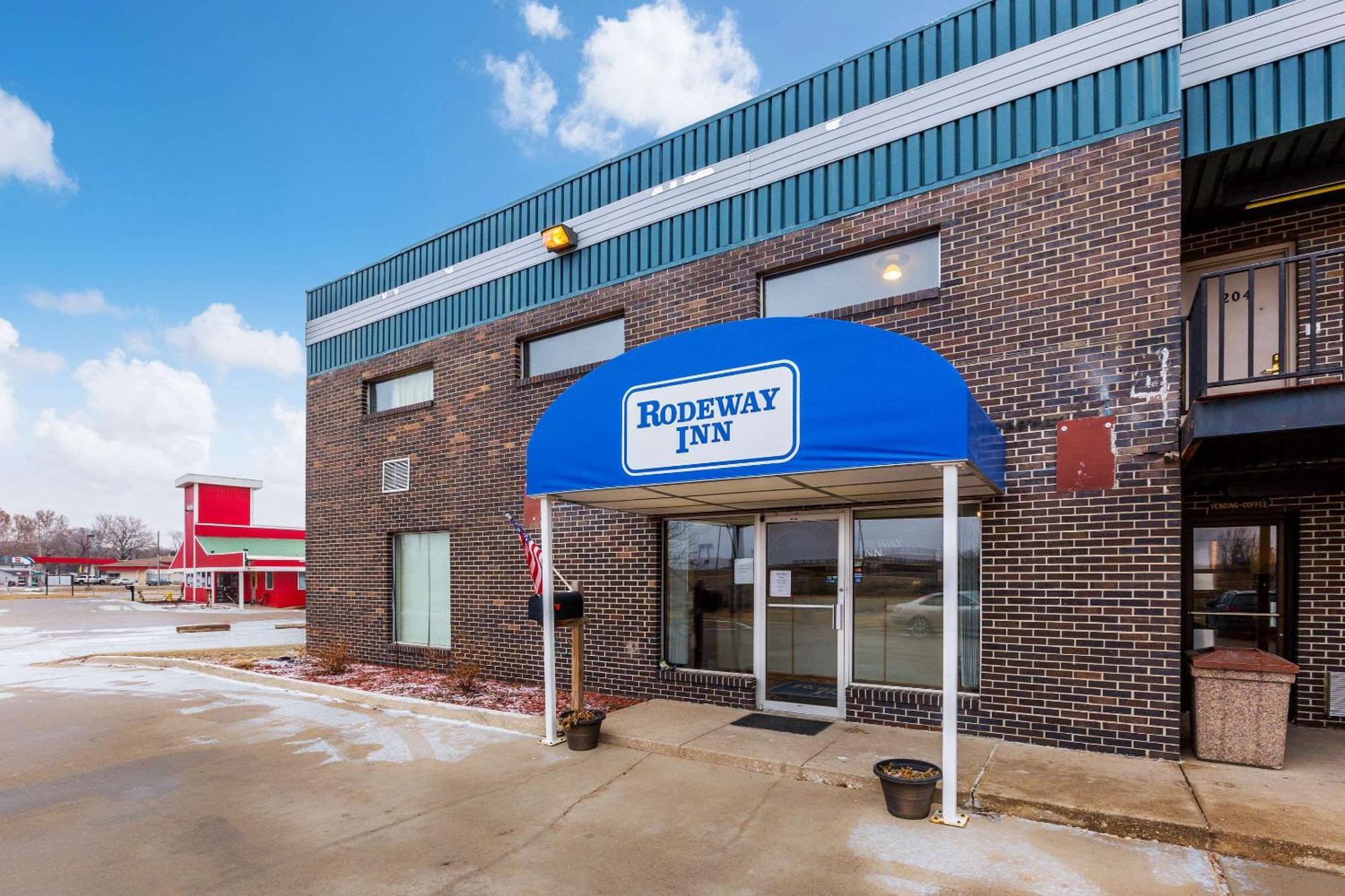 4 Airport Hotels Close to Crystal Cove Park, Sioux City