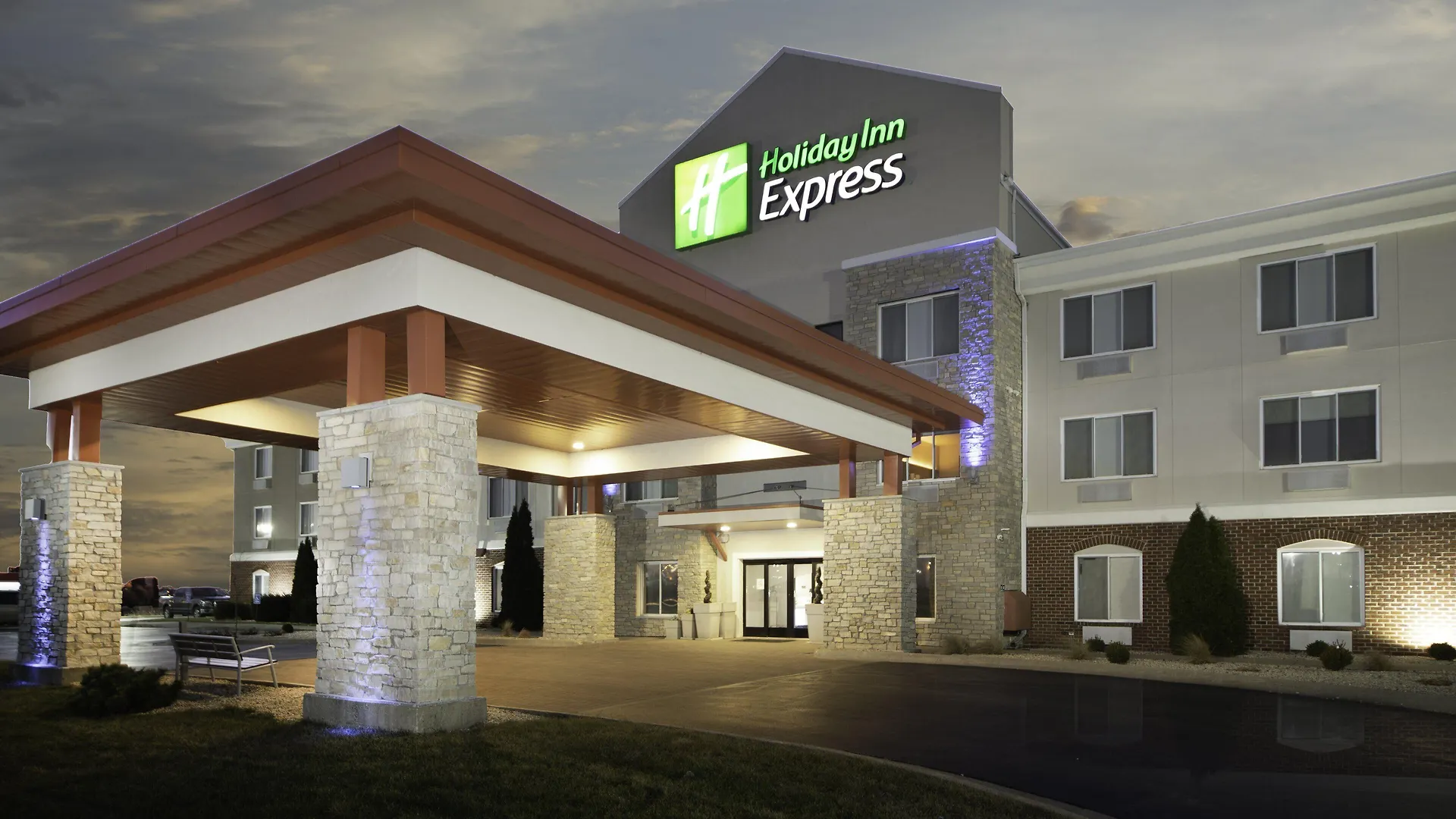 Staying With Kids: 9 Family Hotels in Chicago Metro Compared