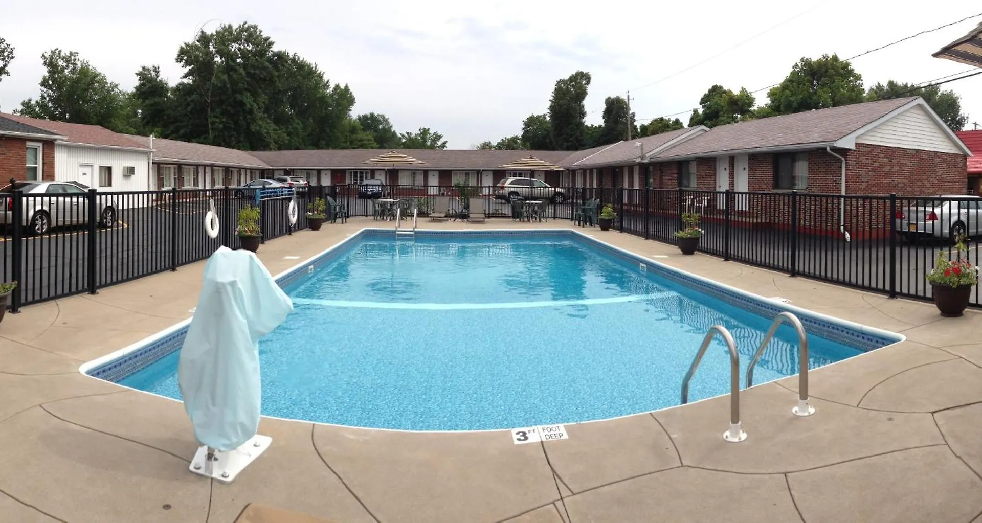 Staying Near Niagara Helicopters: 6 Airport Hotels Compared